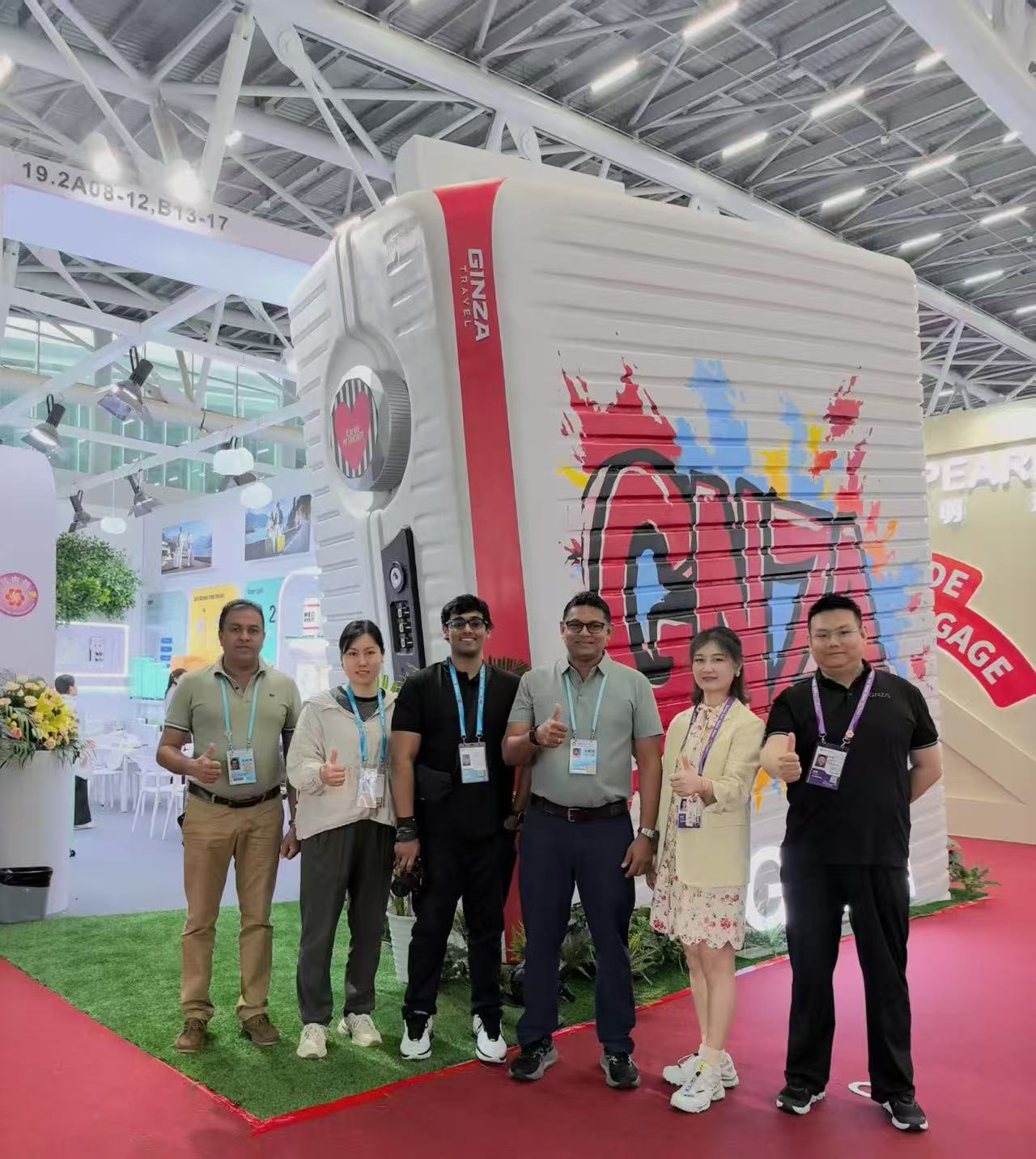 OEM and ODM sourcing negotiation at the GNZA Canton Fair booth